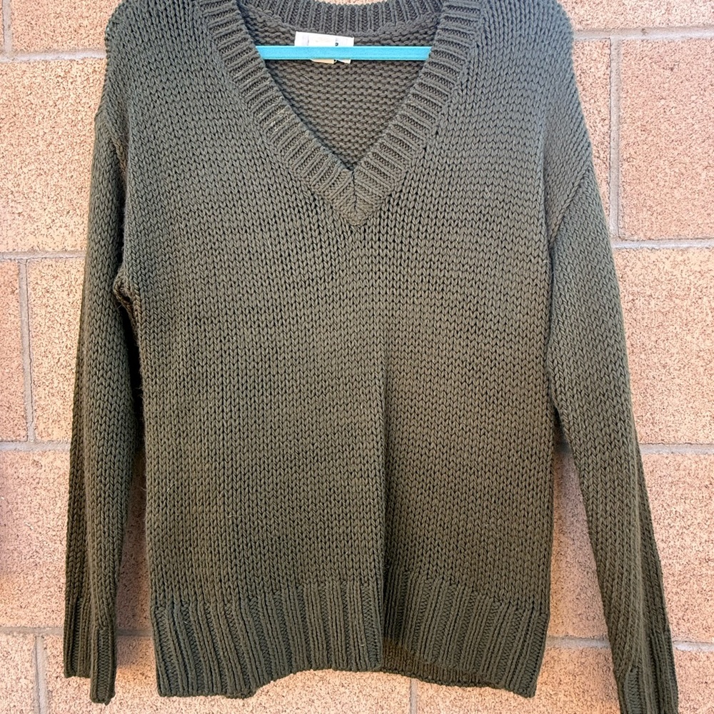Victoria's Secret Green V-Neck Sweater with Chunky Knit and Relaxed Fit